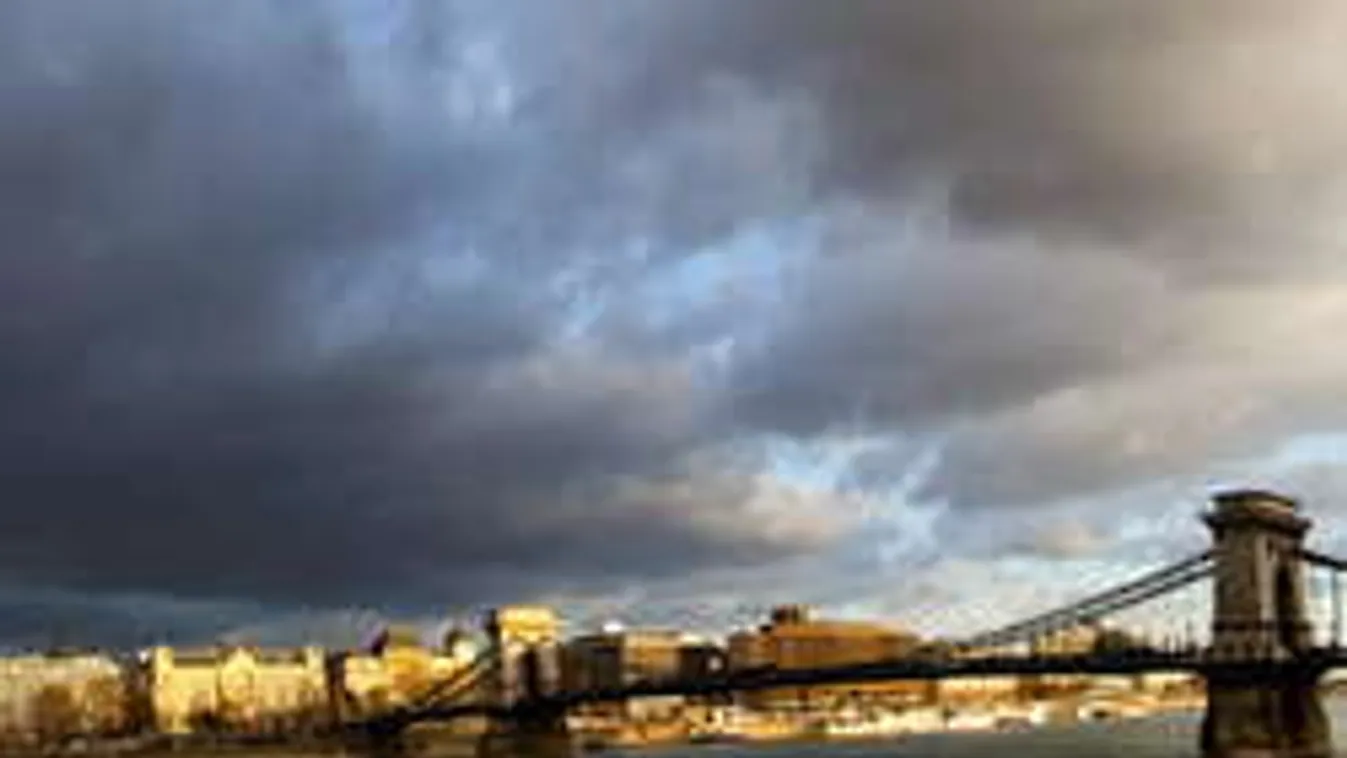 Nagyméretű jég, károkozó szél várható! Narancs riasztás 9 megyére!