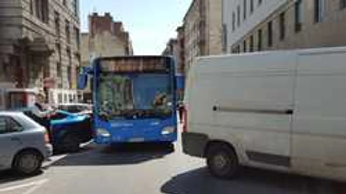 Napi 3 bunkó autós állítja le a tömegközlekedést