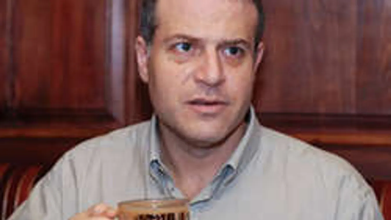 Gazdag vállalkozó fizette ki Juhász Péter luxusnyaralását!