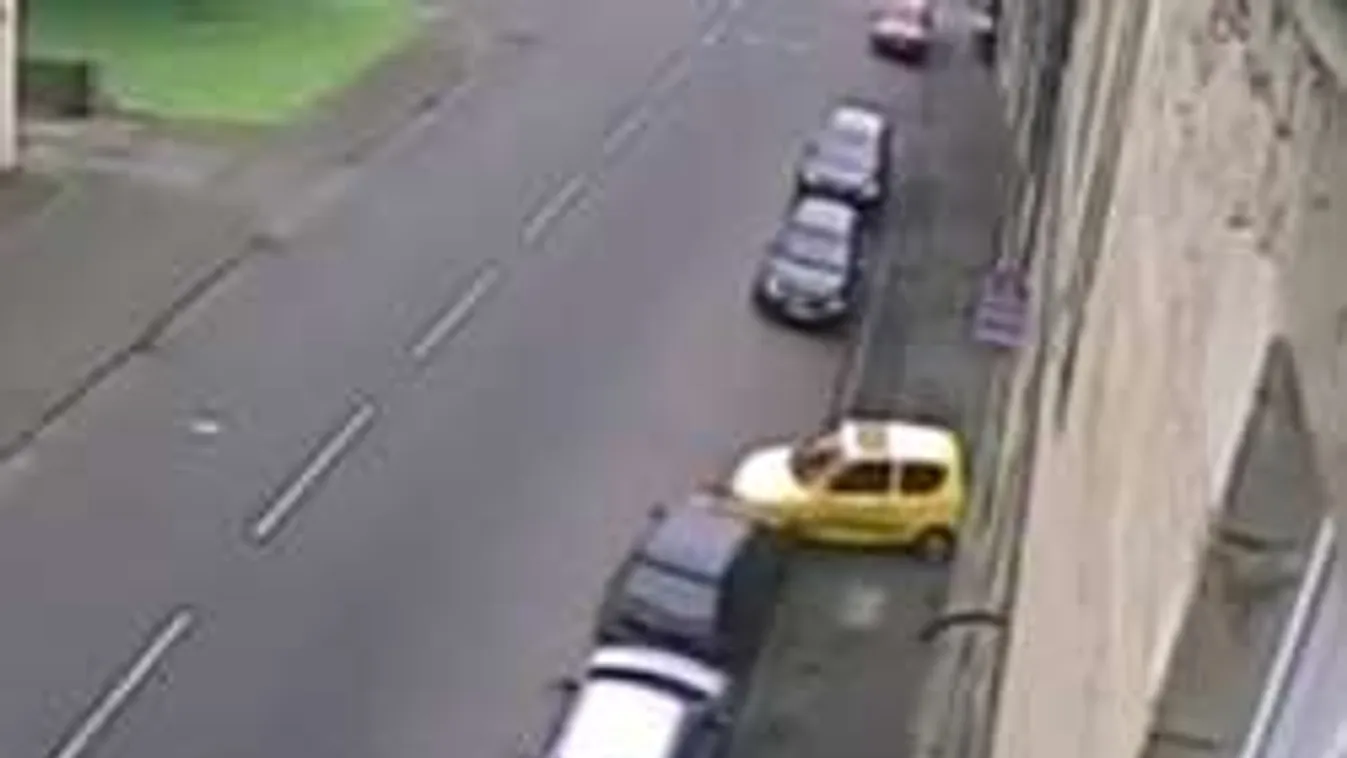 Ezen röhög a világ: Nézd meg a legbénább parkolást! - Videó