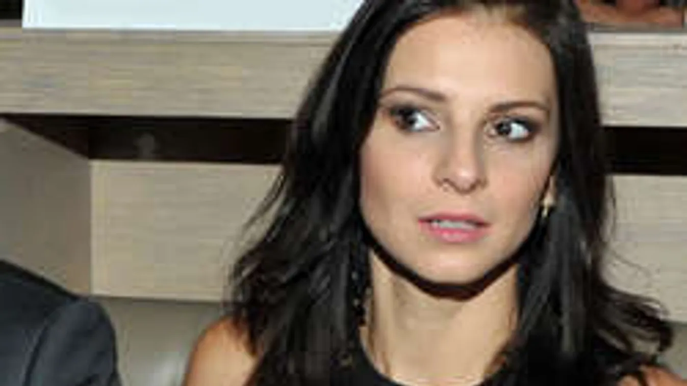 Hopsz! Gyerekeivel hagyja el az országot Sarka Kata!