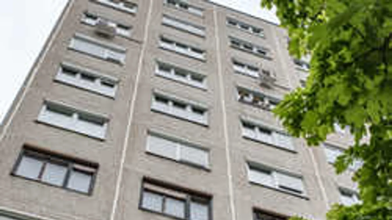 Sokkoló látvány: Kizuhant egy 19 éves diáklány a kollégium erkélyéről