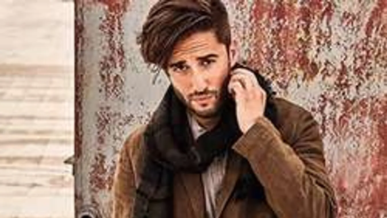 Király Viktor bizarr videóval készült a karácsonyra