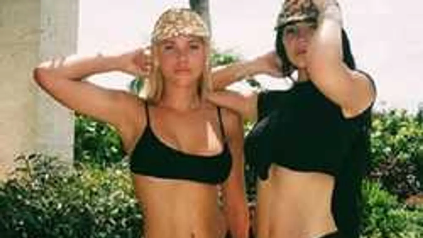 Kitört a kánikula: Egy szál ciciben fotózkodtak a sztárbarátnők