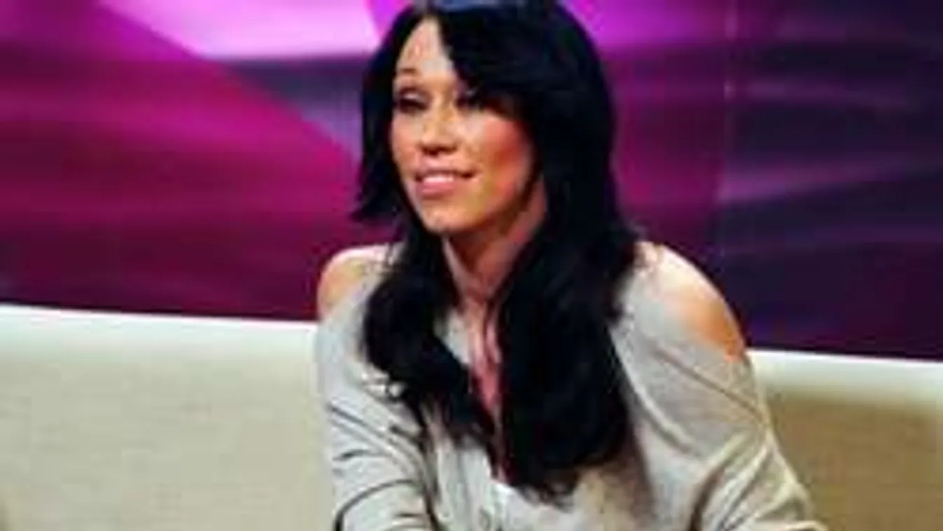 Gyereket akar leszbikus párjával a szép magyar színésznő