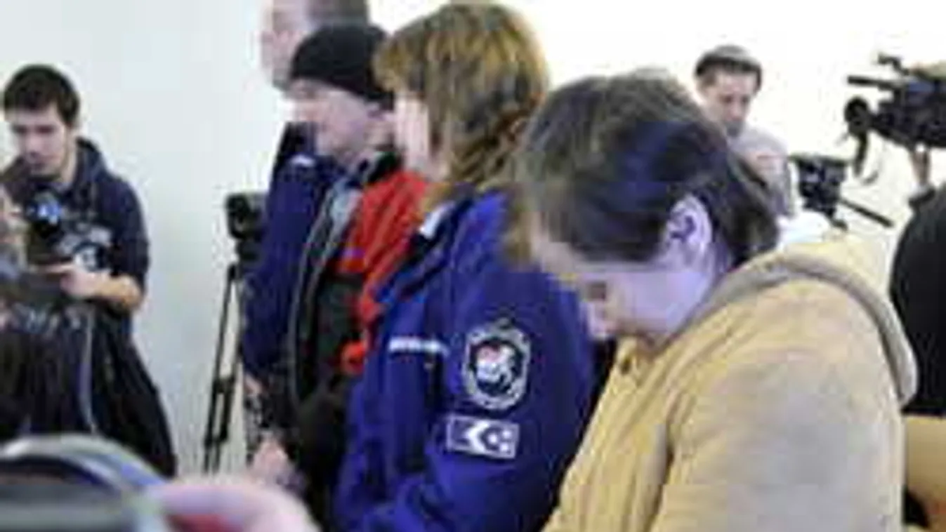 Fordulat: megdöbbentő dolgot tett a gyerekeit szexuálisan zaklató anya