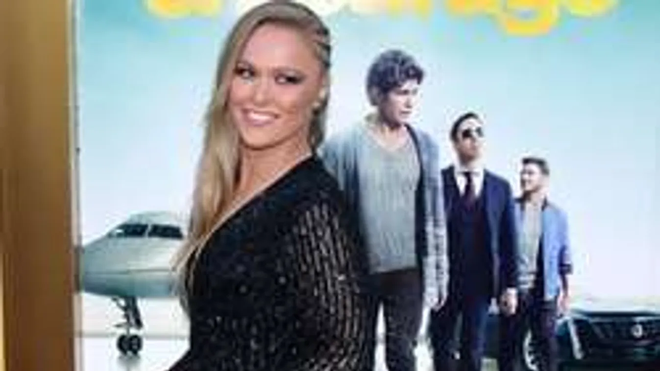 Nincs nagyobb sztár a szexi bunyós szépségnél!