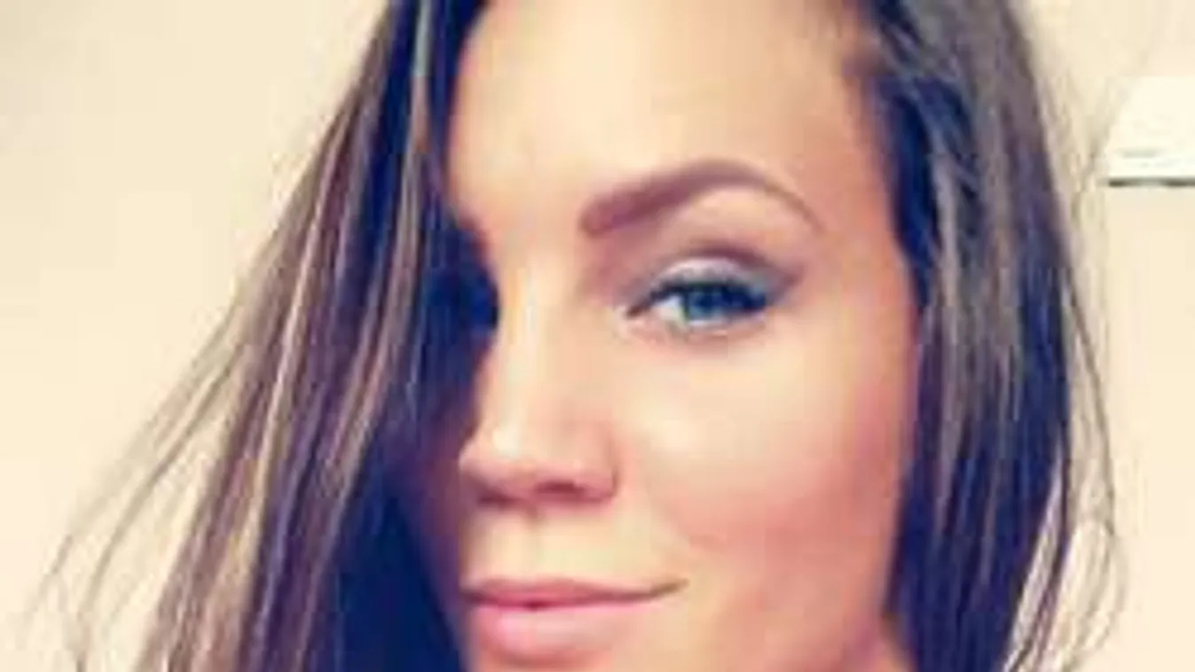 Áttetsző melltartóban mutatta meg kebleit a magyar énekesnő