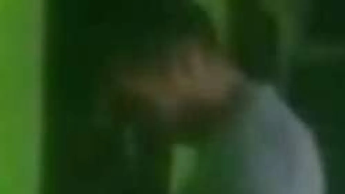 Sokkoló videó: A nyílt utcán elégítette ki szeretőjét a kéjenc turista!