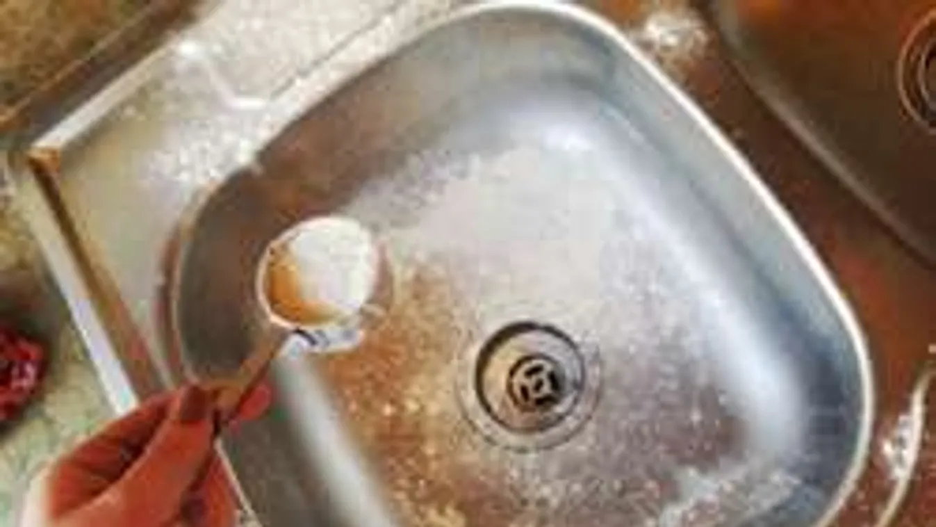 Szórj lisztet a mosogatóba és nem lesz több gondod