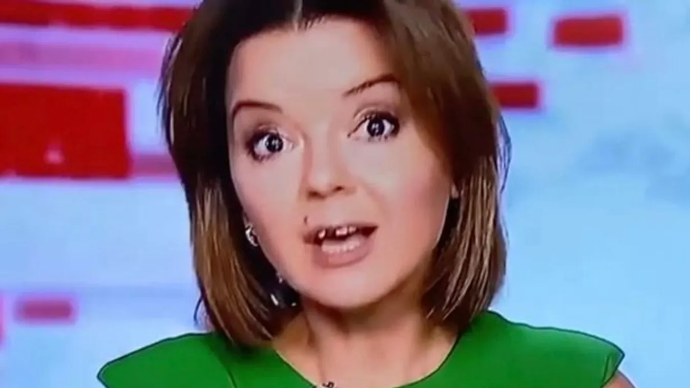 Rendkívül kínos: Élő adásban esett ki a csinos híradós foga