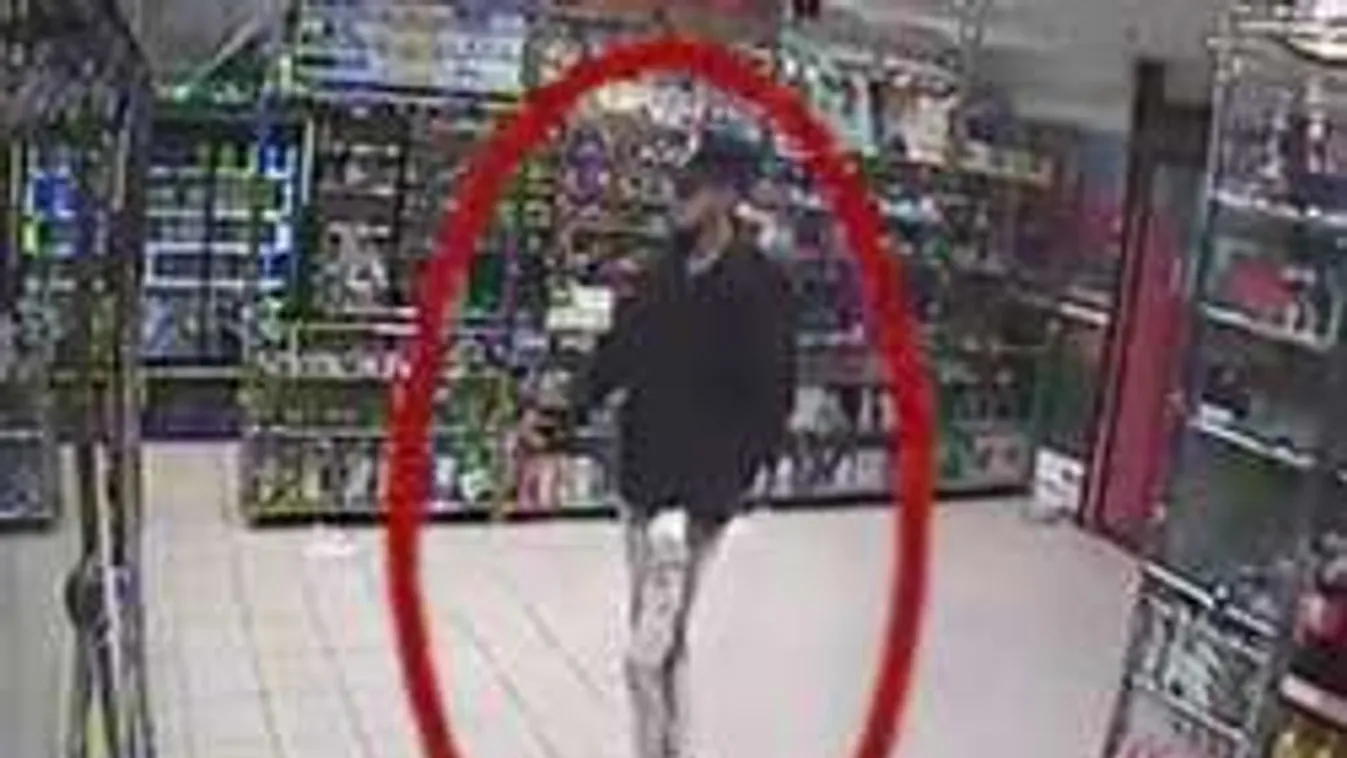 Brutális támadás Budapesten: Leütött egy járókelőt ez a sapkás férfi