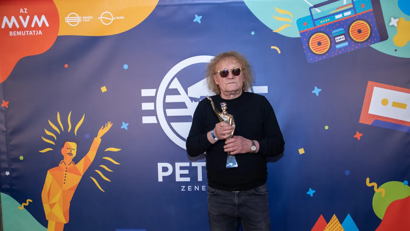 Charlie végre életműdíjat kapott: A feleségem és az édesanyám nélkül nem lehetnék itt!