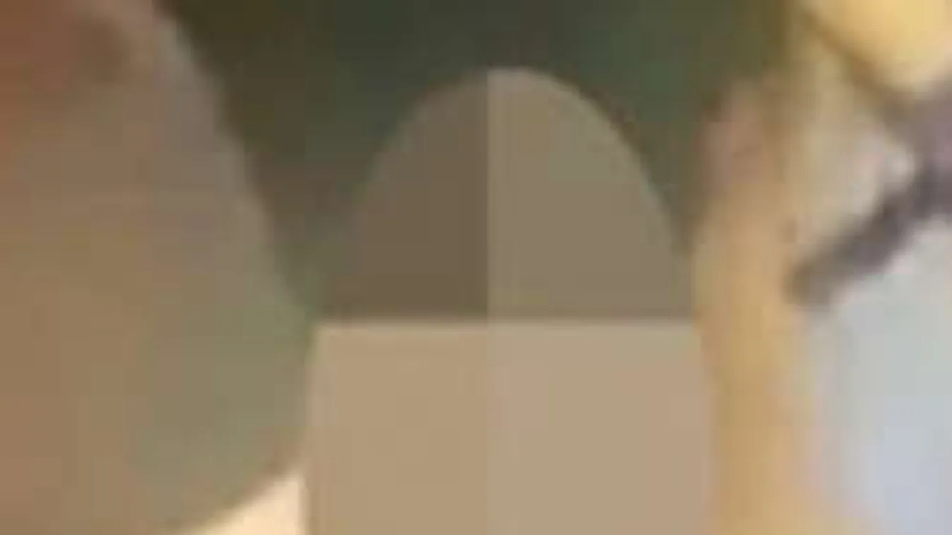 Zsúfolt klubban elégítette ki alkalmi partnerét a kéjenc tinilány