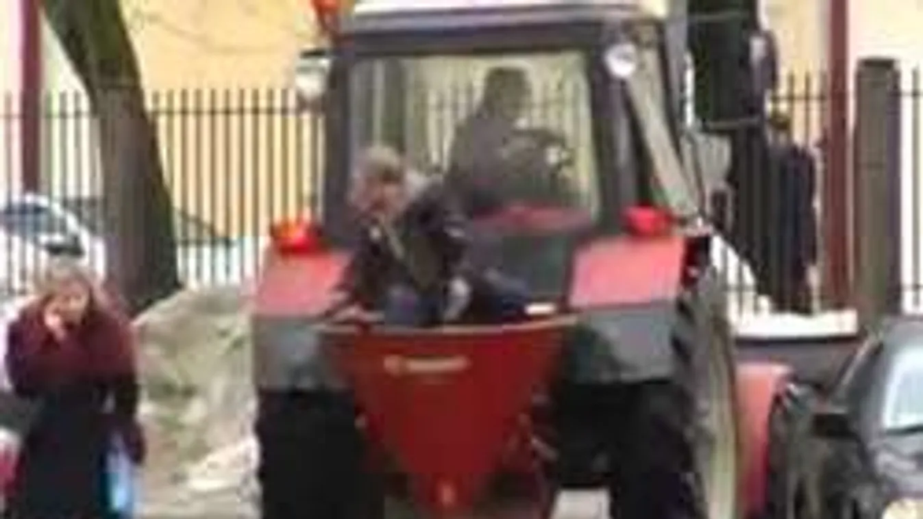 Rajtuk röhög a fél világ: Ne aggódj, már sózzák az utakat!