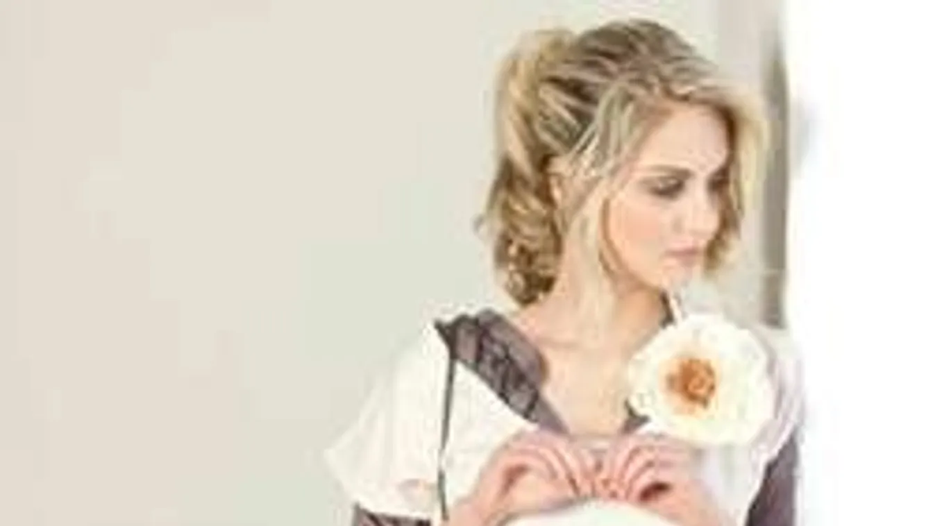 Örökbe fogadna egy gyermeket a TV2 sztárja!