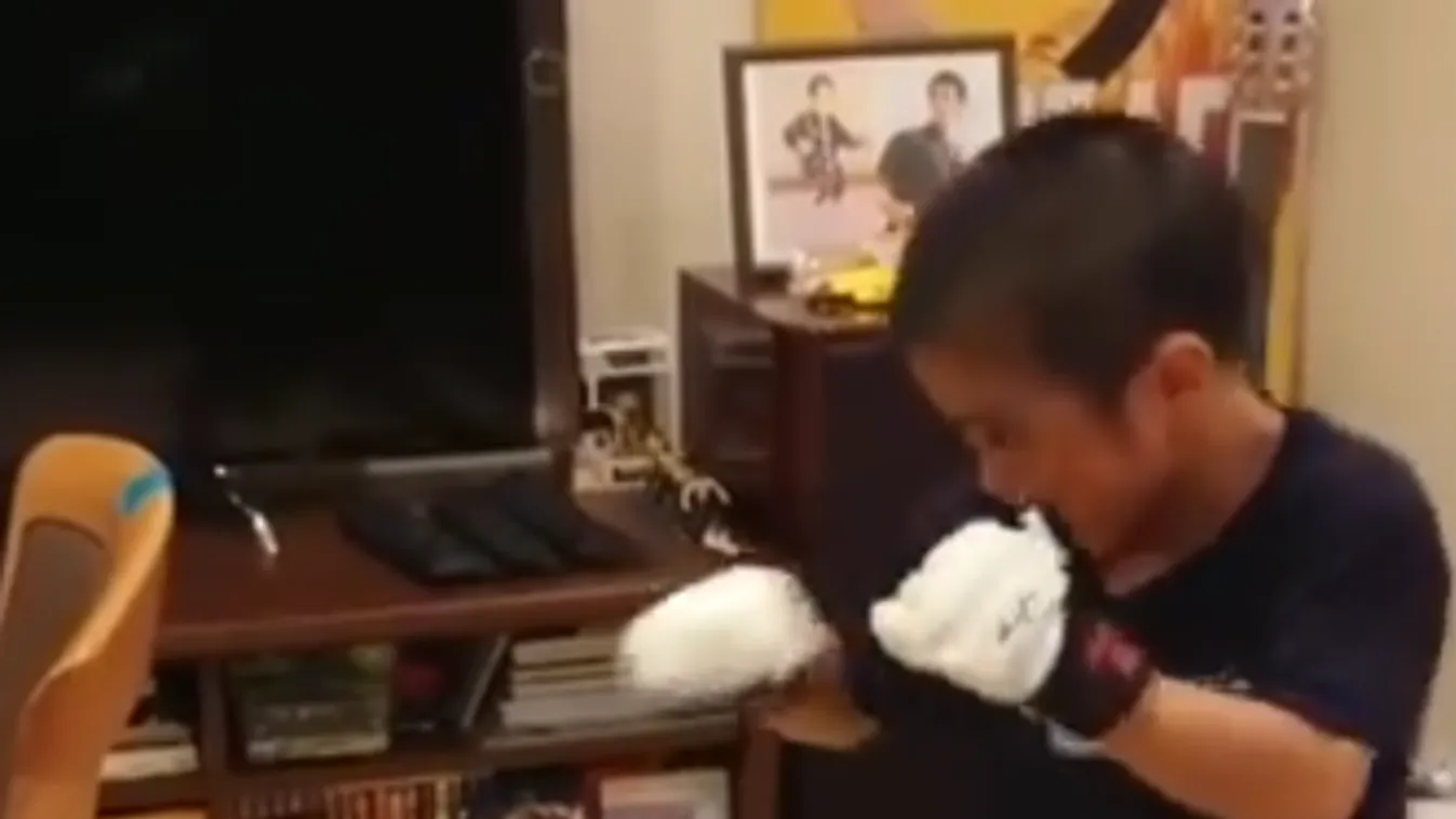 Félelmetes, ahogy az ötéves mini Bruce Lee pörgeti a nuncsakuit