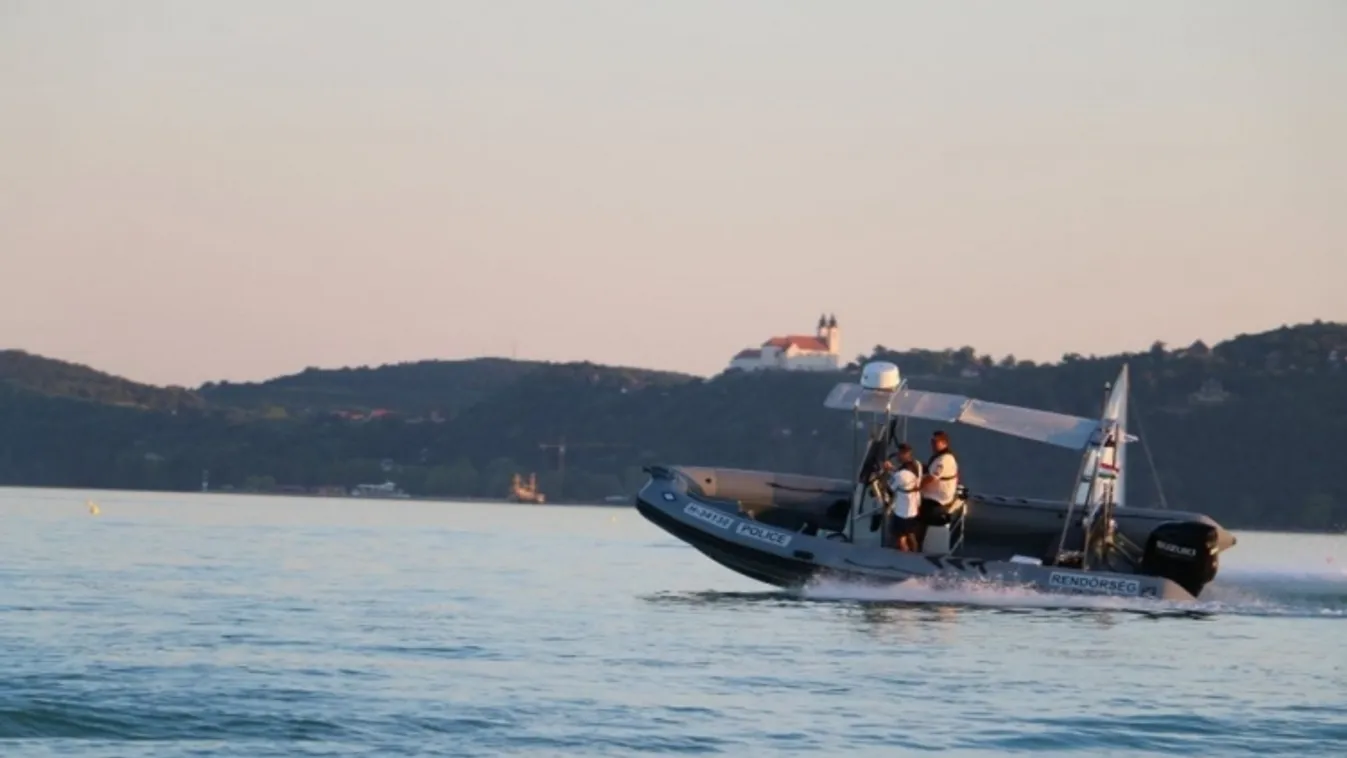 Kétéves kisgyereket mentettek ki a Balatonból