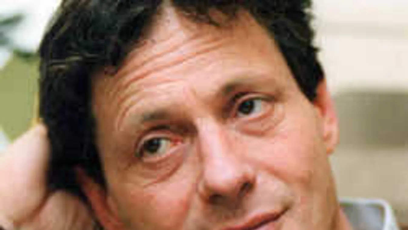 Sosem látott fotó került elő a Kossuth-díjas színművészről!