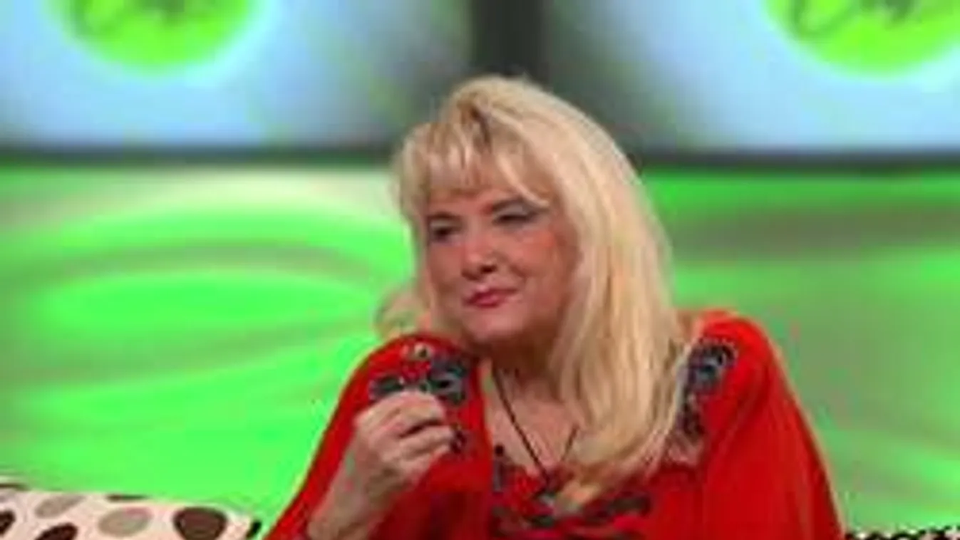 Nézd meg, milyen menyasszonyként a 65 éves Karda Bea!