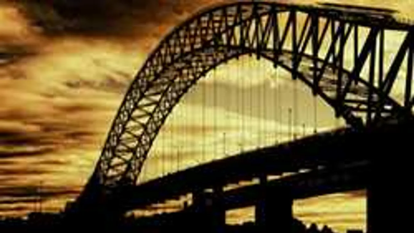 Rémisztő jelenetek a makói hídon: a mélybe akarta vetni magát egy fiatal nő