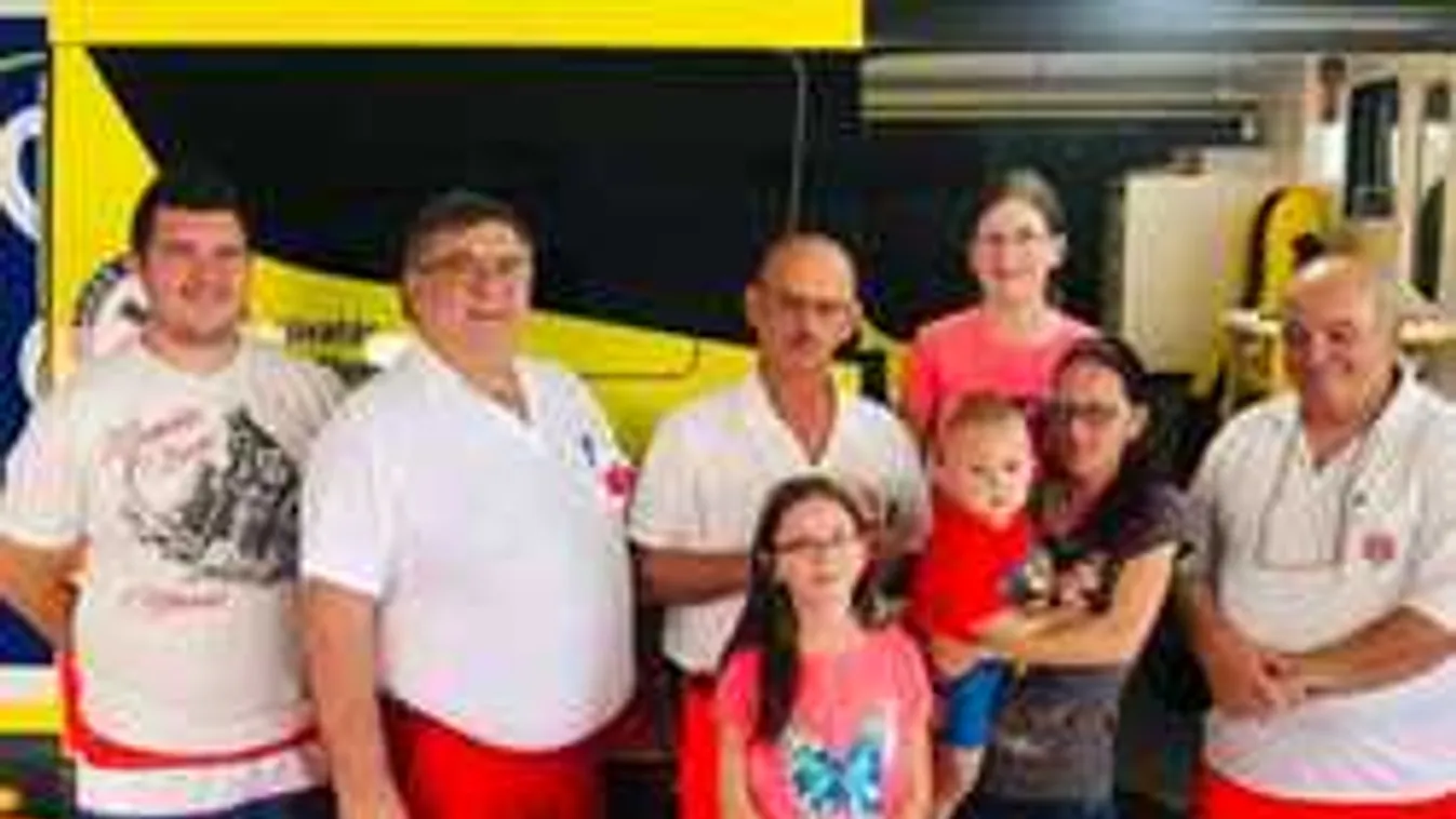 Meglepő dologgal kedveskedett a mentősöknek egy makói család