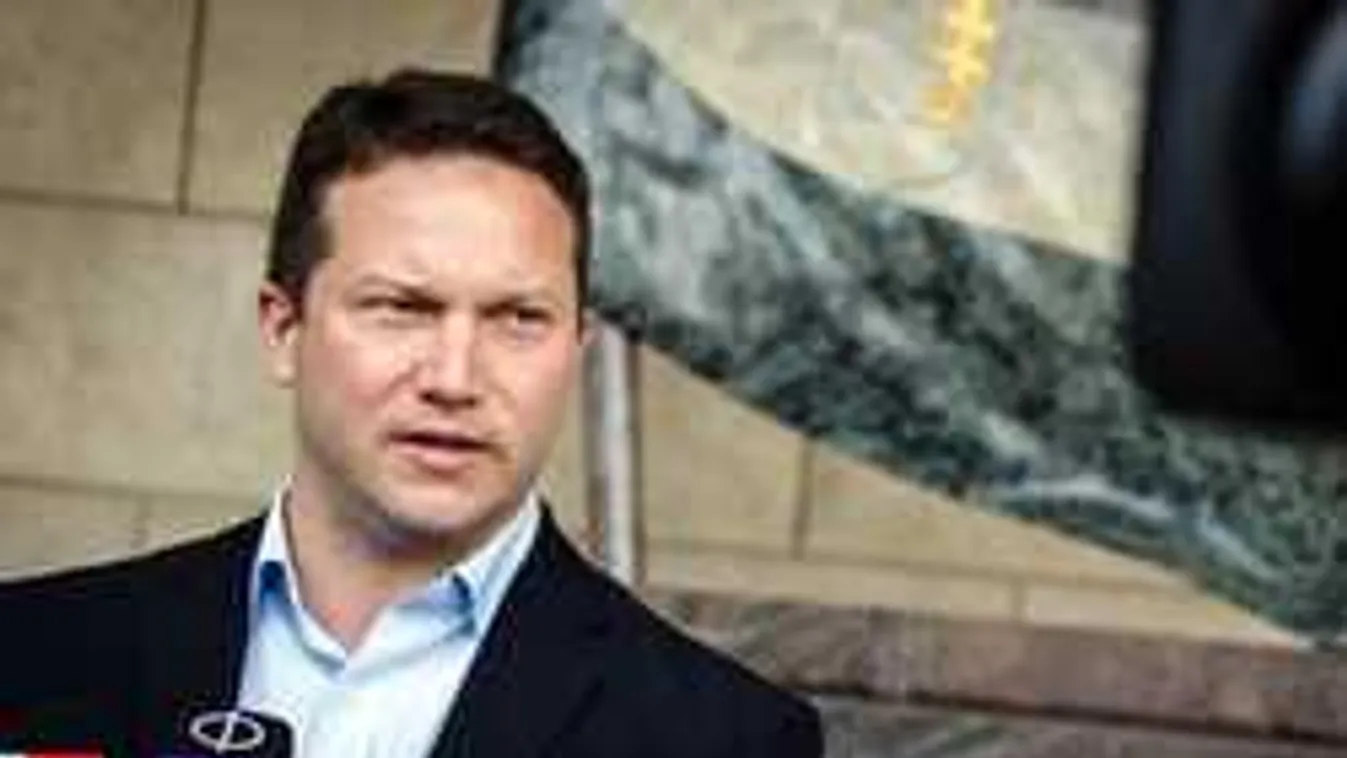 Megbukott Ujhelyi István pitiáner próbálkozása