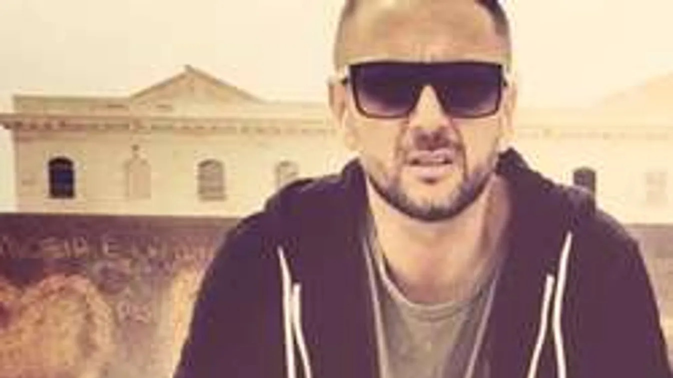 Majkát irodalom órán idézik, 10 fillért keres