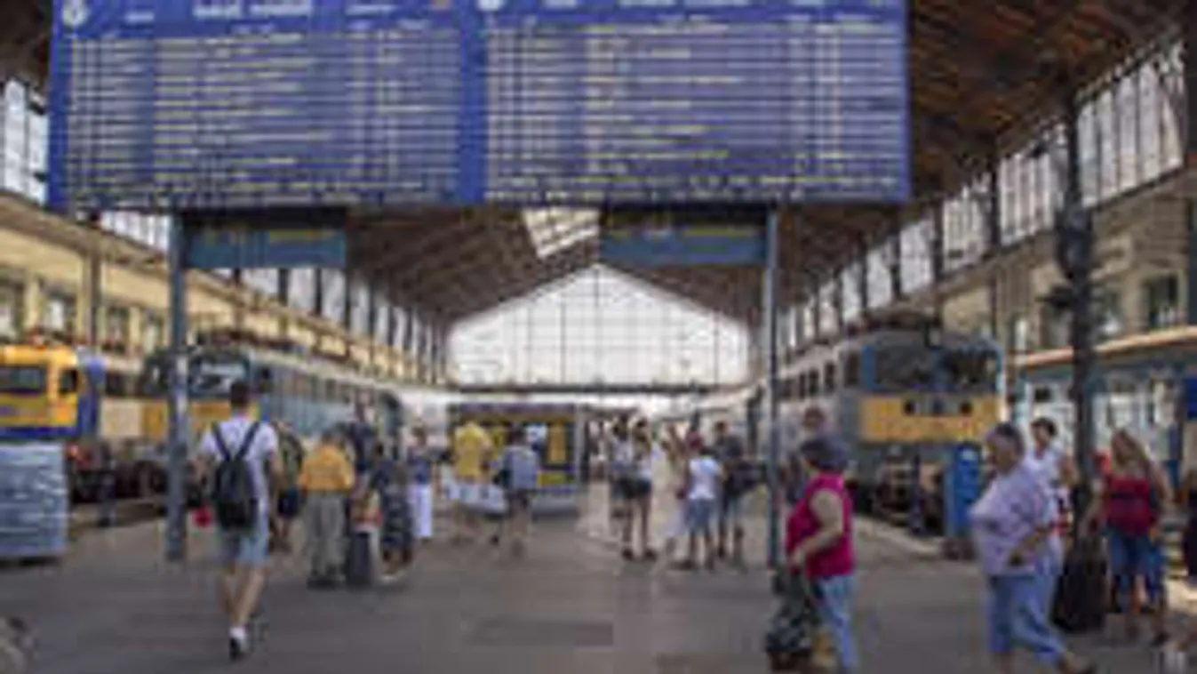 Illegális migránsok után kutatnak a vonatokon a zsaruk