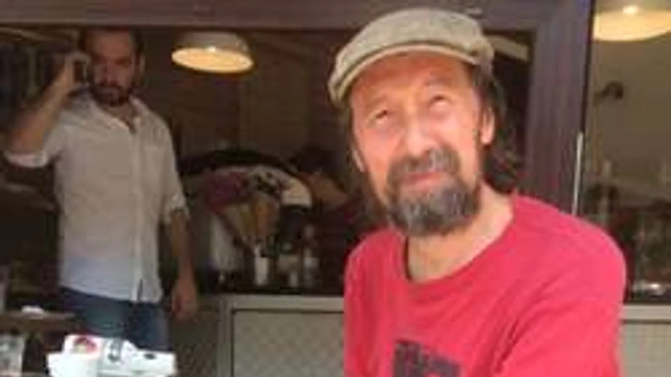 Rengetegen segítenek a hajléktalanná lett moziigazgatónak!