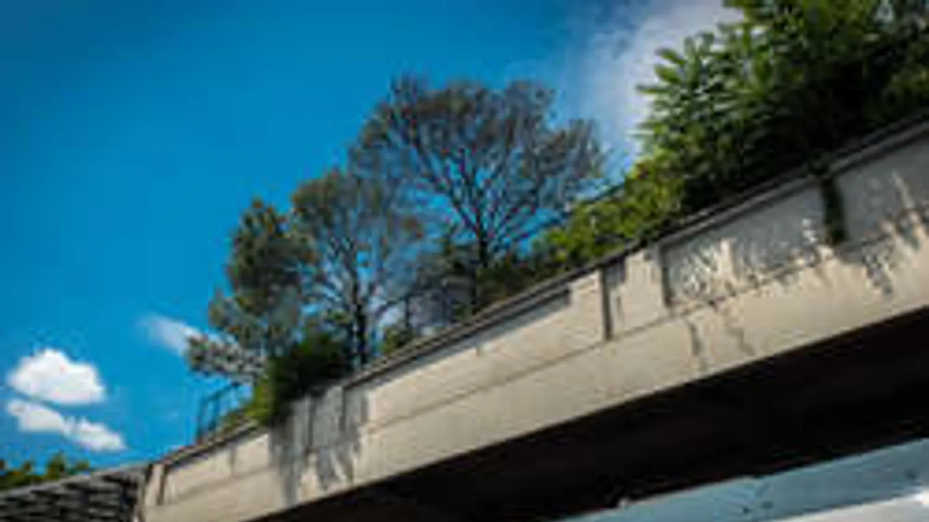 Itt eshetett le a bevásárlóközpont tetejéről a fiatal