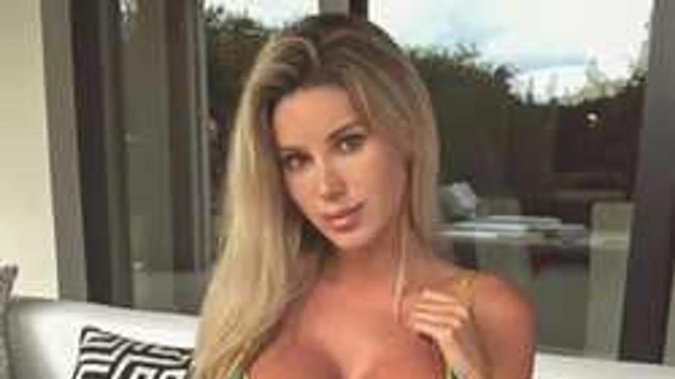 Izgató látvány, félmeztelenül térdel a gömbölyű keblű színésznő