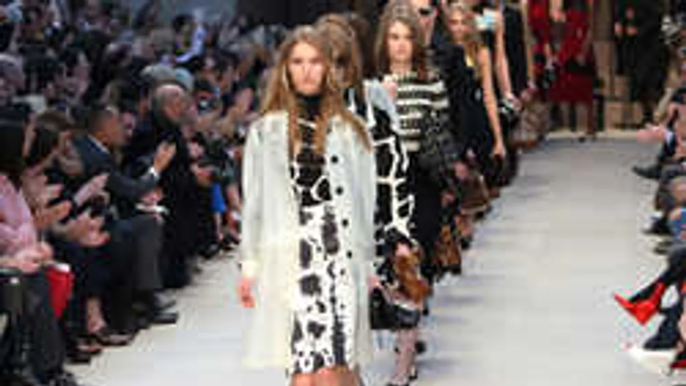 Szőke lett! Már nem barna a világhírű magyar topmodell!