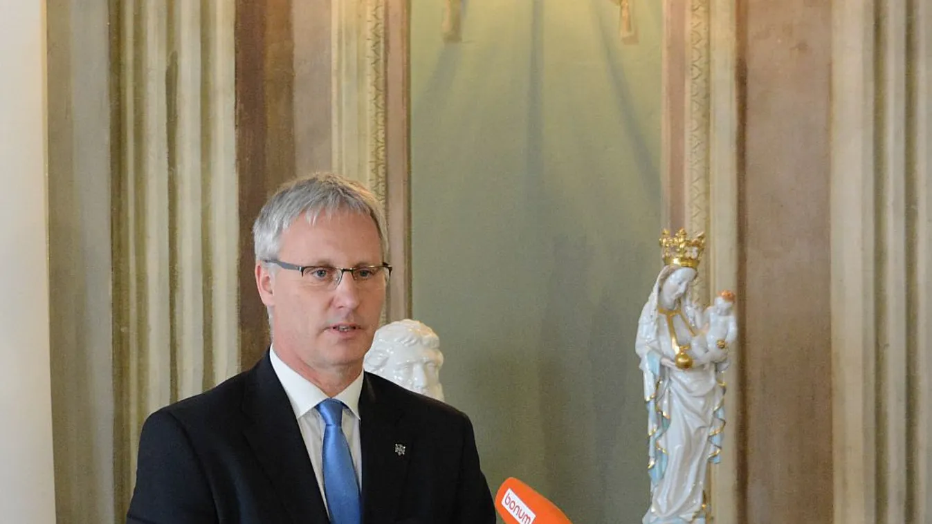 Soltész Miklós: Lelkileg is támogatni kell a gyermekvállalást