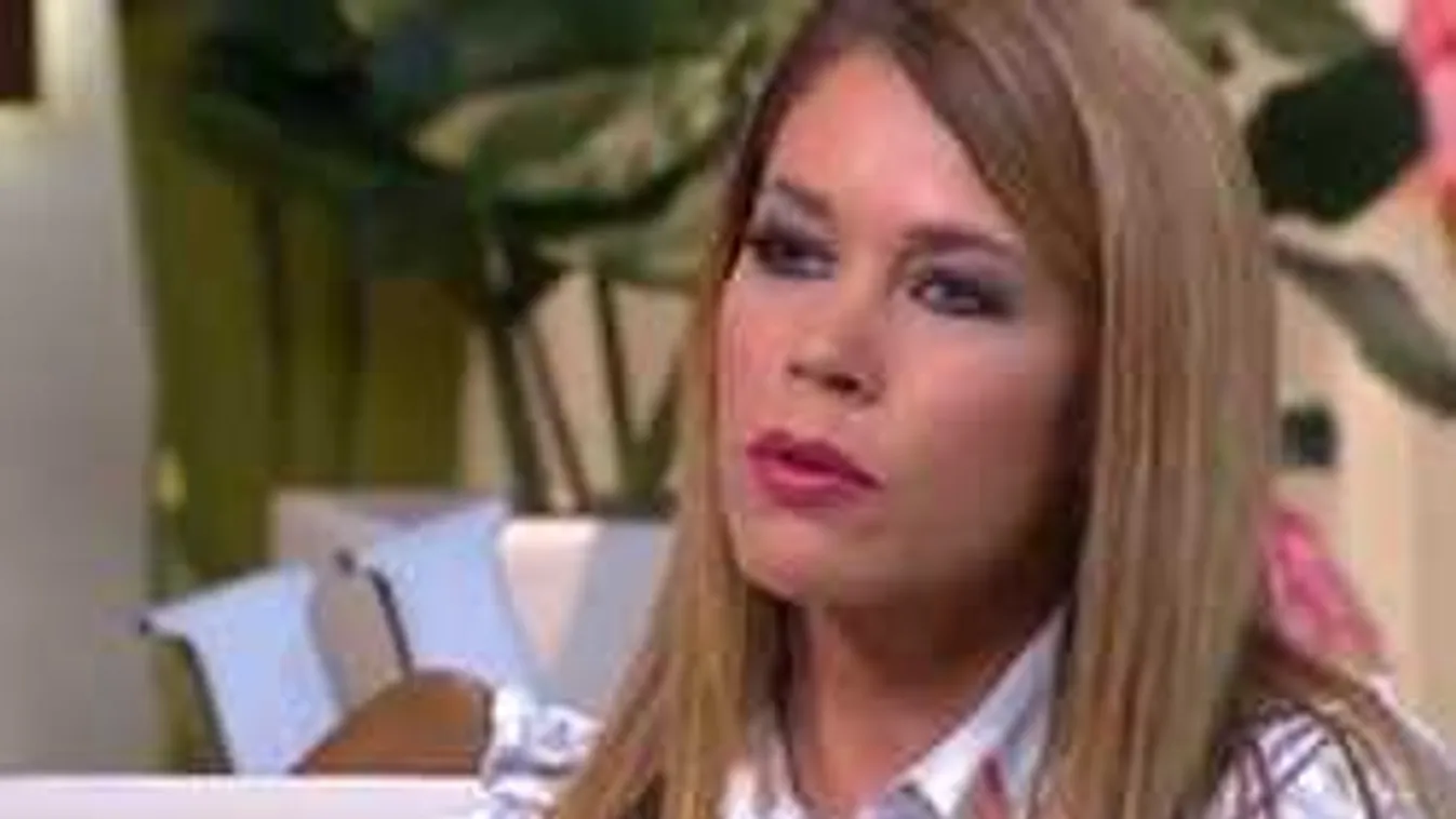 Teljesen pucér, fürdőzés közben fotózta magát Baukó Éva