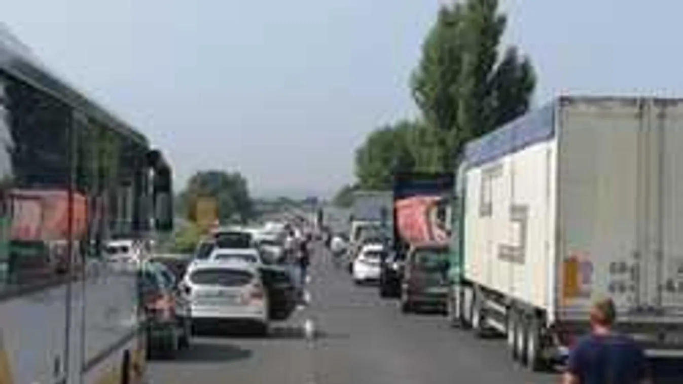 Tömeges baleset miatt zárták le teljes szélességben a magyar sztrádát!