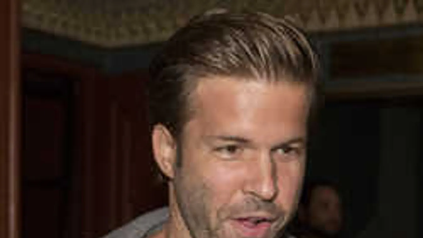 Sebestyén Balázs megmutatta gyönyörű feleségét, itt karácsonyoznak