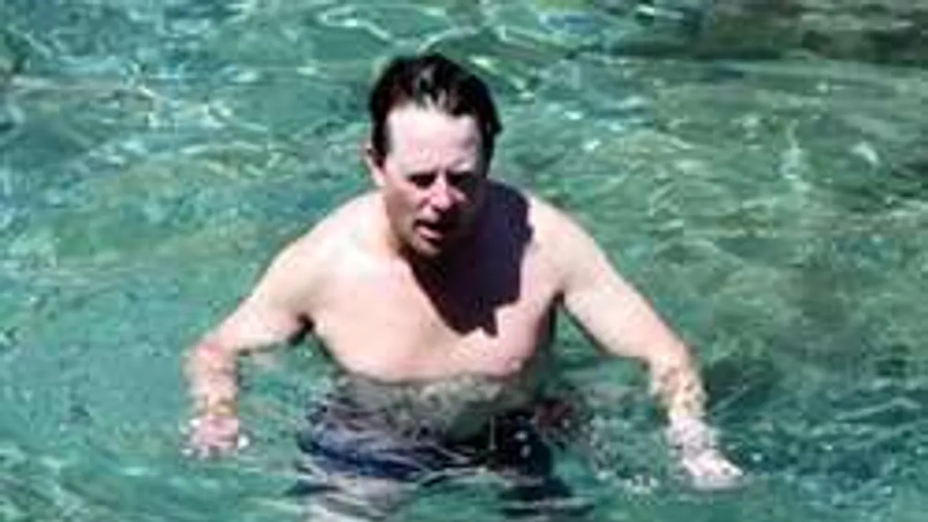 Megrázó képeken a súlyos beteg Michael J. Fox