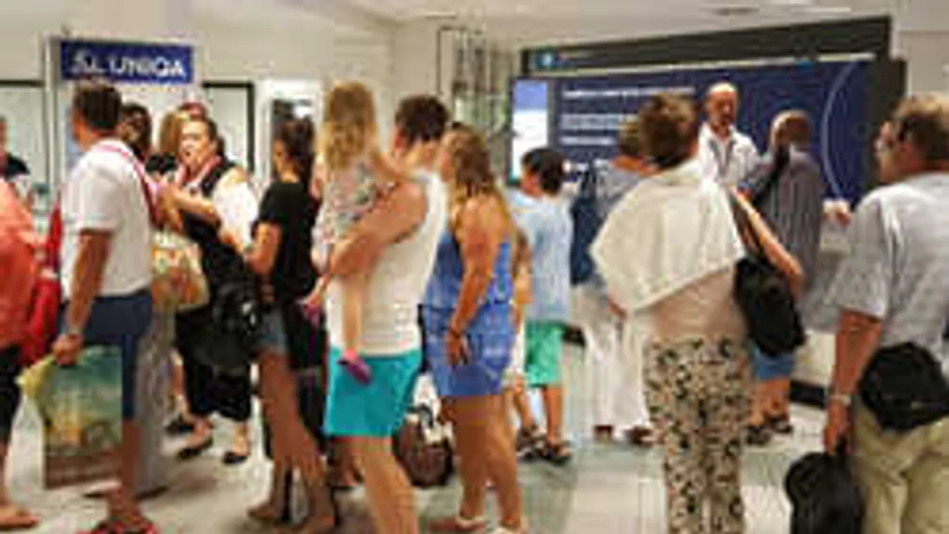 Így menekítik haza az utazási botrányba keveredett magyarokat