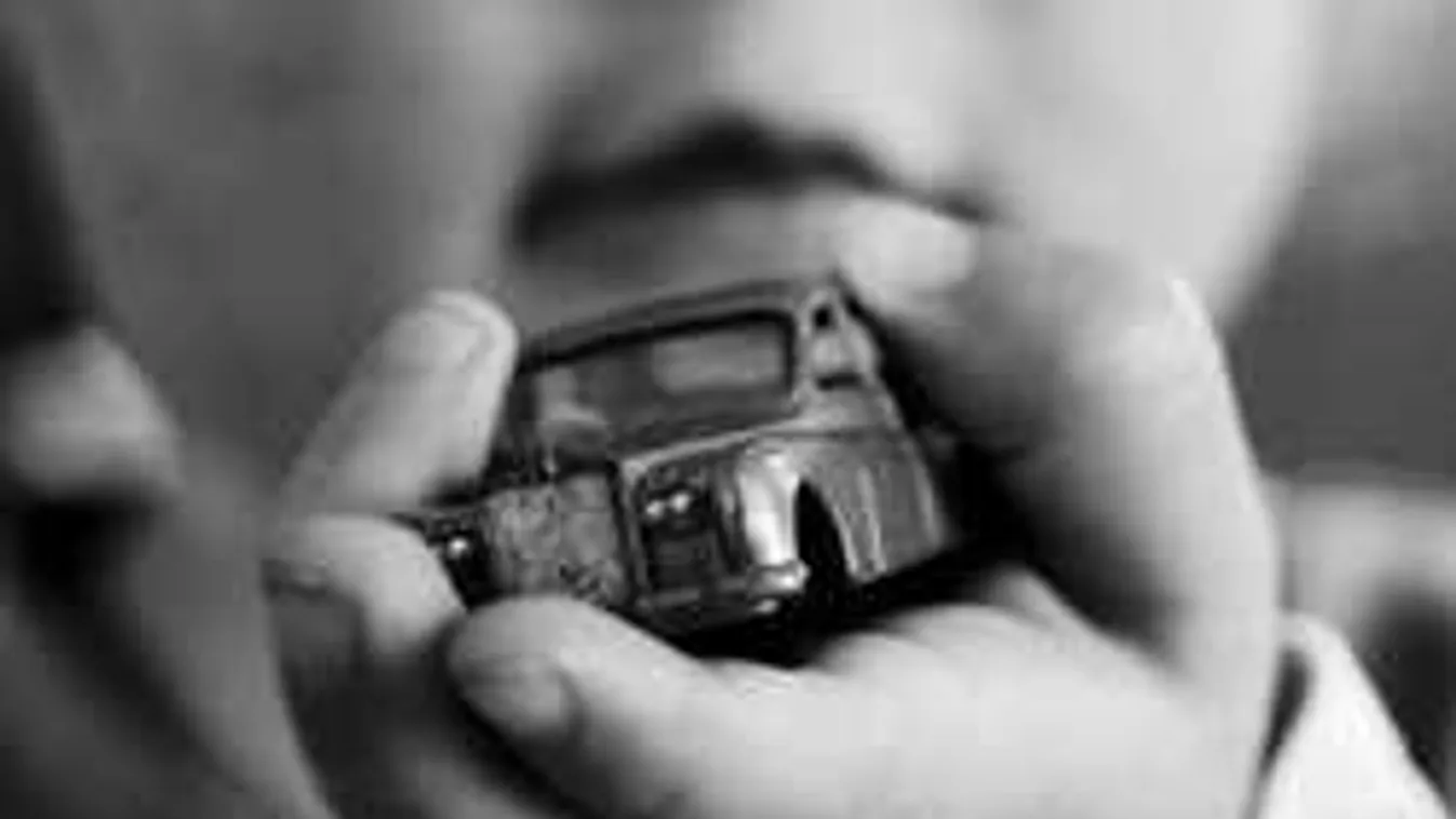 Tragédia történt: elhunyt a kocsiban hagyott baba