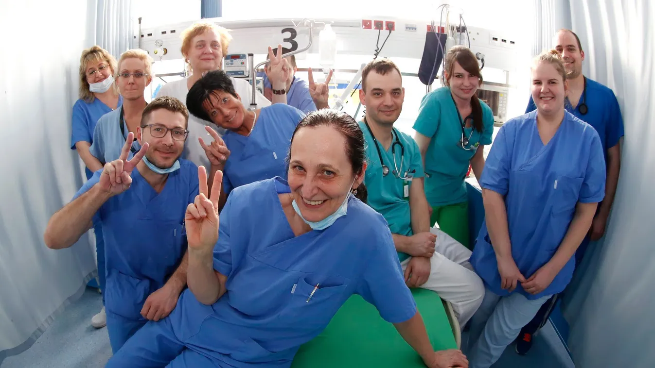 Az egészségügyi dolgozók helytállnak, Sebestyén Balázs görénykedik