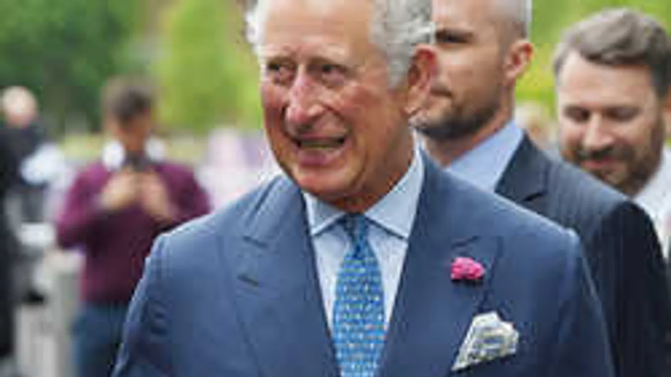 Szívmelengető, sosem látott fotók jöttek Károlyról és Lajos hercegről