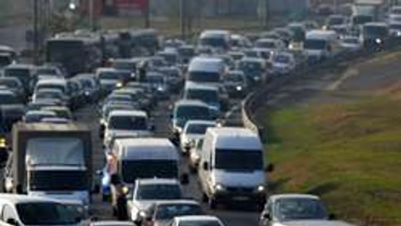 Megint torlódik az M7 a Balaton felé! Baleset miatt lezárás!