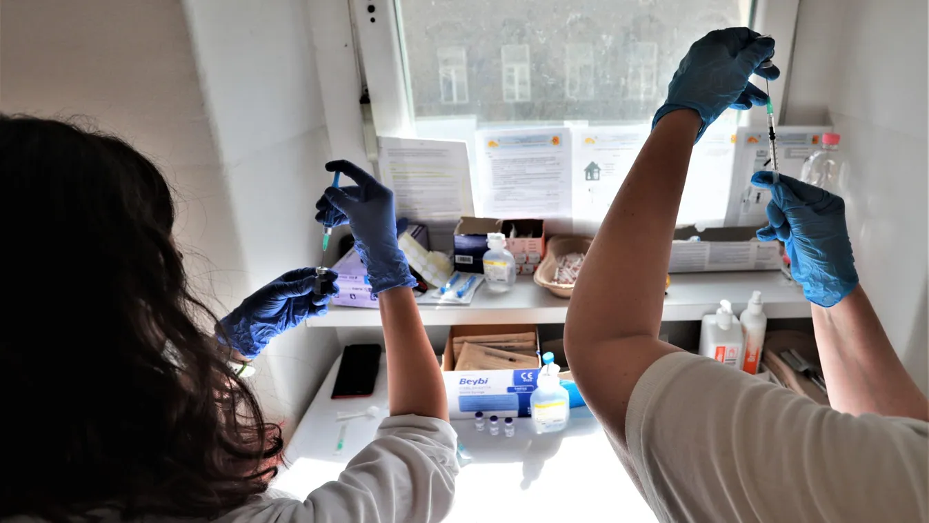 Kígyózó sorok az oltási akcióhét miatt: miért oltakoznak most ennyien?