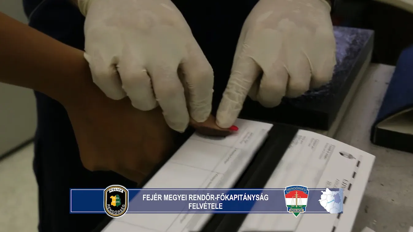 Sokkal fiatalabb szerelme miatt ölt a kamunagykövet