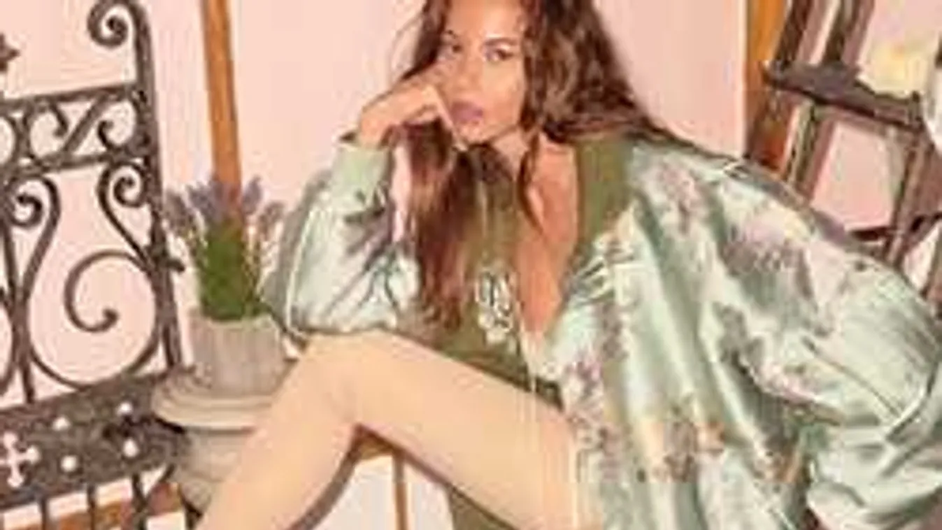 Óriási divat lesz idén ez a szexi és vagány nadrág!