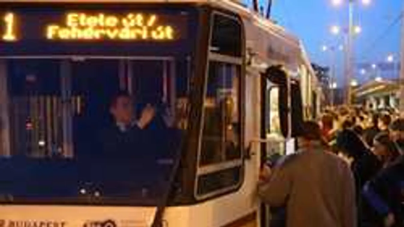 Most jött a hír: nem járnak a villamosok, baleset az 1-es vonalán