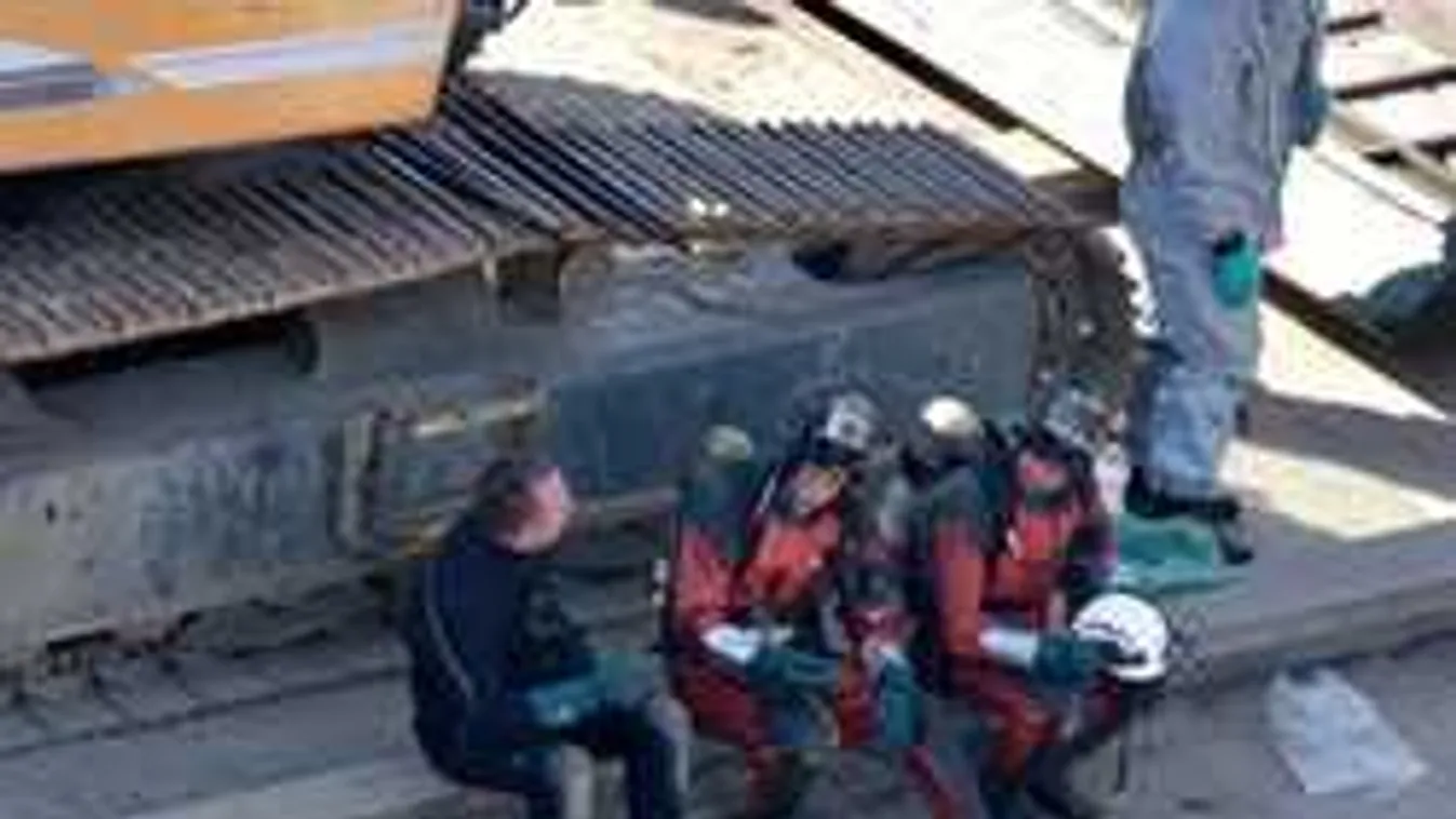 Megrázó fotó, bútorok is előkerültek a Hableány roncsából