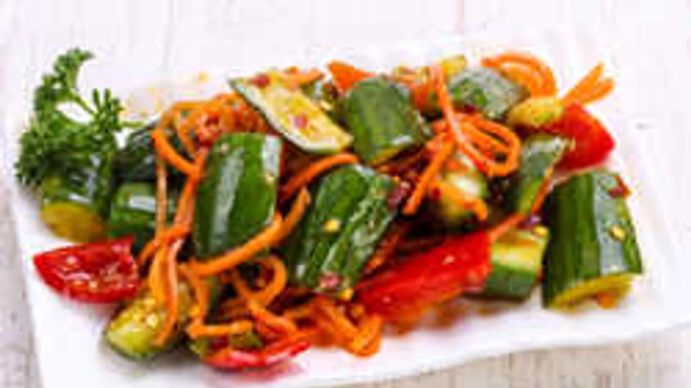 Itt a legfinomabb nyári savanyúság, víz sem kell bele