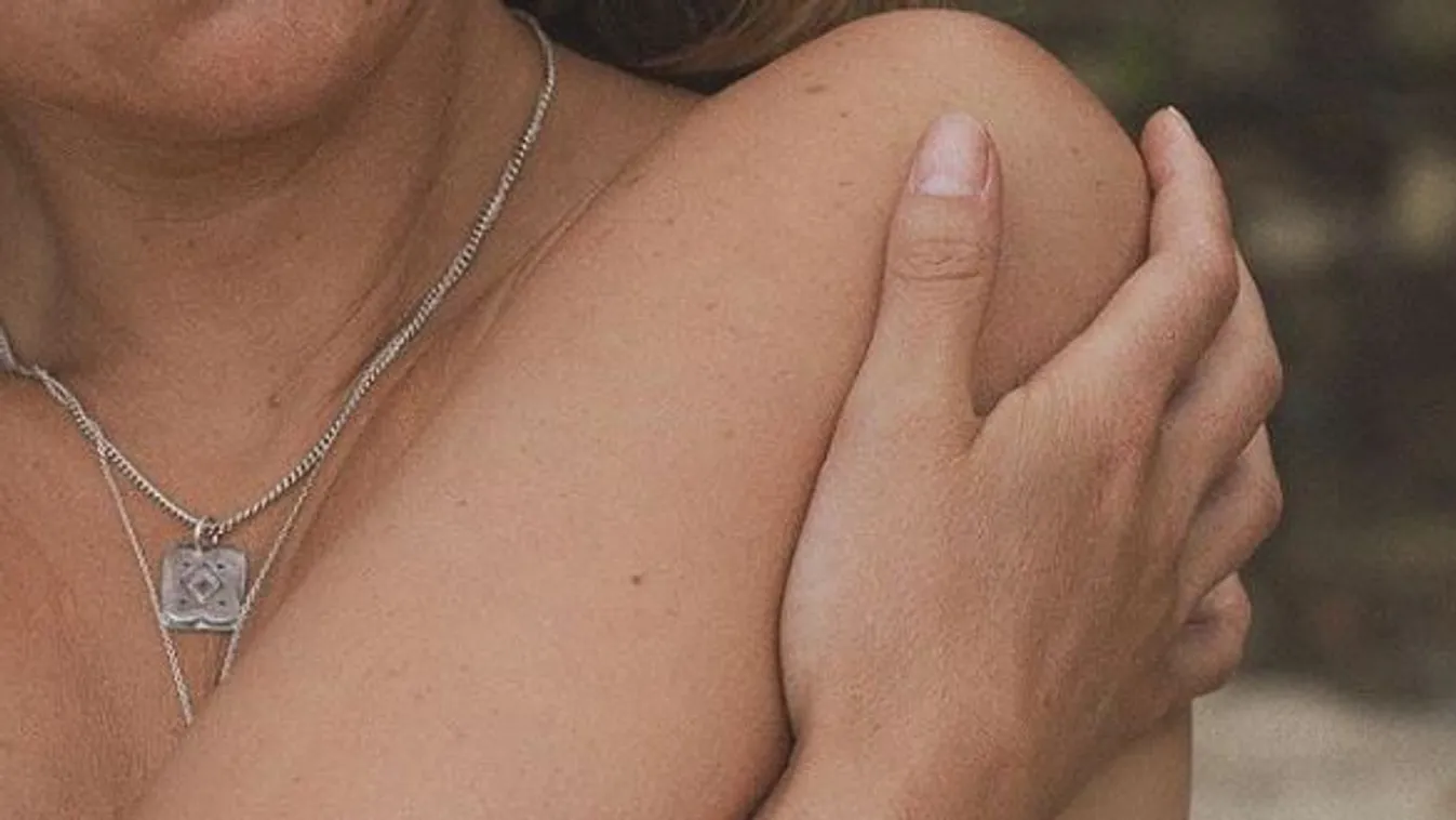 Drónokkal lesik meg a nudizó nőket